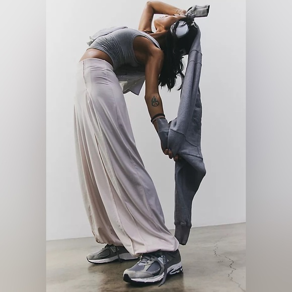 EUC Free People Movement Women's Find Your Flow Pants Off White/Ivory Size Small - Picture 2 of 8